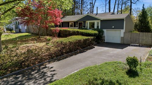 123 Foxdale Ln, Port Jefferson, NY, 11777-1519 | Card Image