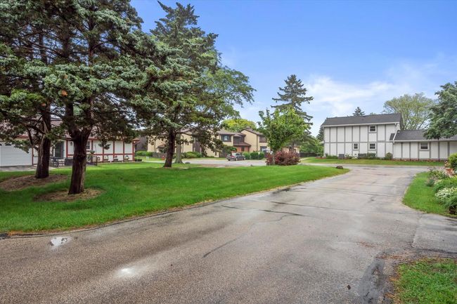 5309 S Somerset Lane, Condo with 2 bedrooms, 2 bathrooms and null parking in Greenfield WI | Image 33