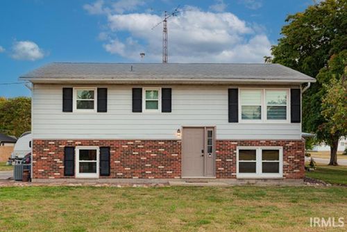 705 S Wood St, Brookston, IN, 47923-8308 | Card Image
