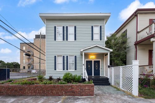 811 24th St, Galveston, TX, 77550-2207 | Card Image