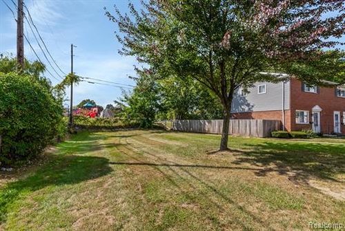 3160 Bookham Cir, Auburn Hills, MI, 48326-2300 | Card Image