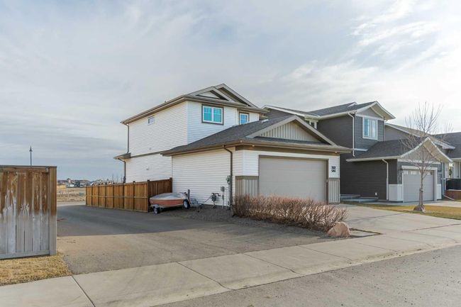 170 Bras D'or Road W, Home with 4 bedrooms, 3 bathrooms and 4 parking in Lethbridge AB | Image 3