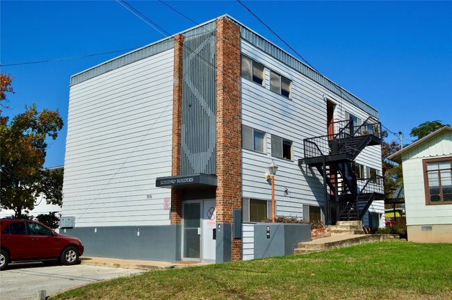 APT-201 - 706 W 34 Th St, Condo with 2 bedrooms, 1 bathrooms and 2 parking in Austin TX | Image 9