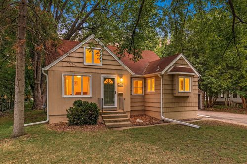 1993 9th St, White Bear Lake, MN, 55110-6710 | Card Image