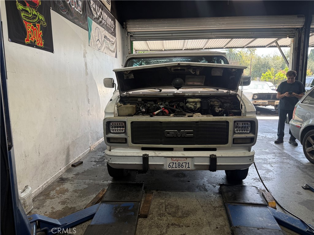 Commercial Sale in Altadena 4