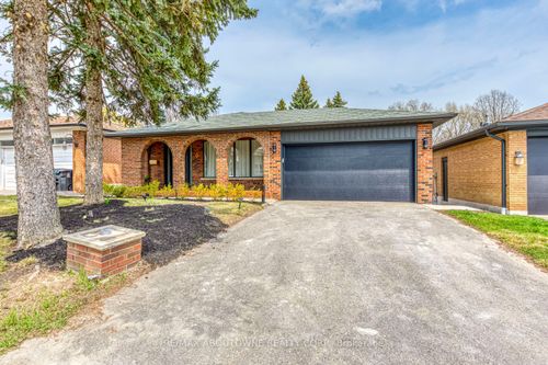 7 Ivy Bridge Dr, Etobicoke, ON, M9C3R2 | Card Image