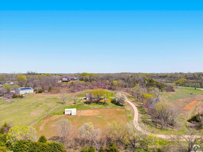 11096 43 Rd St, Home with 3 bedrooms, 3 bathrooms and null parking in Perry KS | Image 38