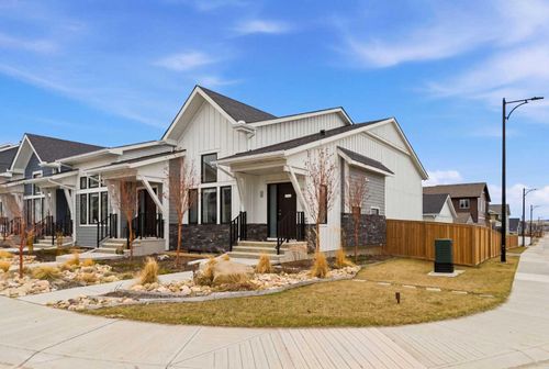56 Iris Cres, Okotoks, AB, T1S5V6 | Card Image