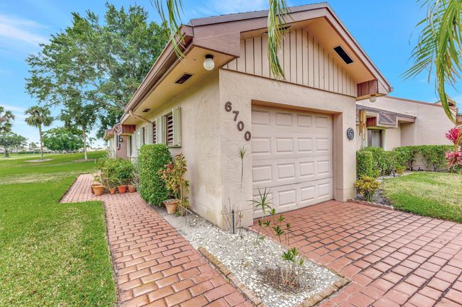 6700 Versailles Ct, Condo with 3 bedrooms, 3 bathrooms and null parking in Lake Worth FL | Image 8