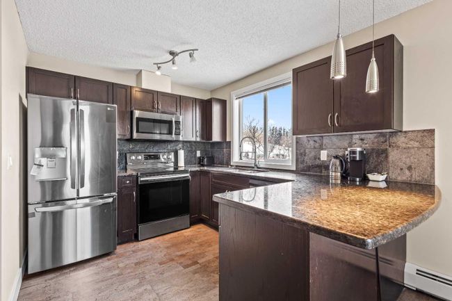 8 - 122 Village Heights Sw, Home with 2 bedrooms, 1 bathrooms and 2 parking in Calgary AB | Image 4