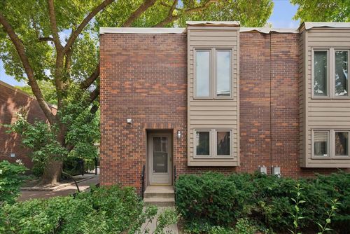 1926 N Larrabee St, Chicago, IL, 60614-5210 | Card Image