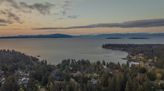 The picturesque Beachcomber community | Image 7