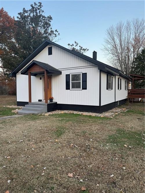 1002 N Water St, Pittsburg, KS, 66762-4540 | Card Image