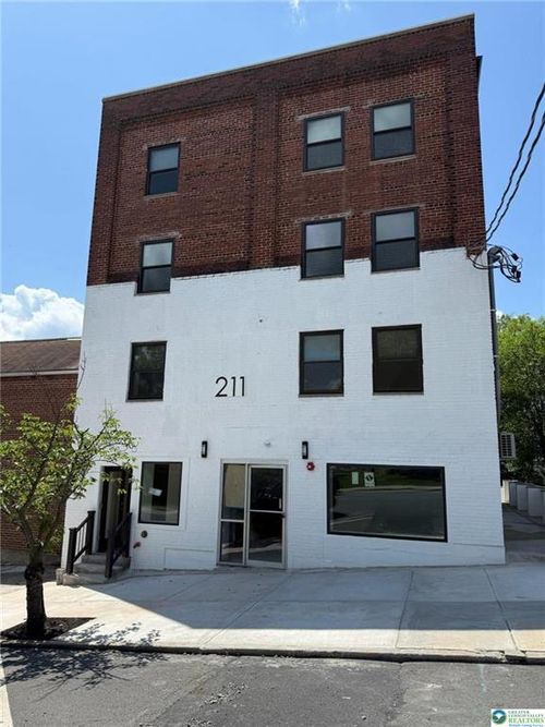 3-211 South St, Lehightn Boro, PA, 18235-2012 | Card Image