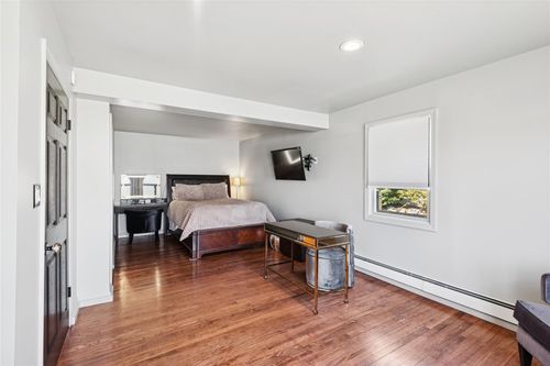 395 King St, Westbury, NY, 11590-2415 | Card Image