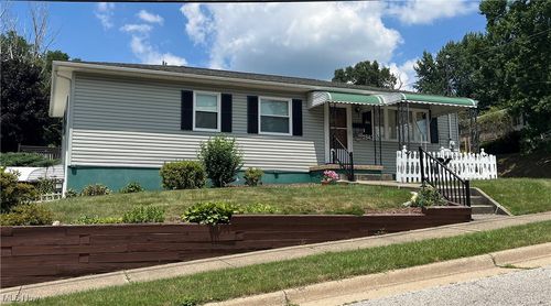 1843 Quayle Dr, Akron, OH, 44312-2045 | Card Image