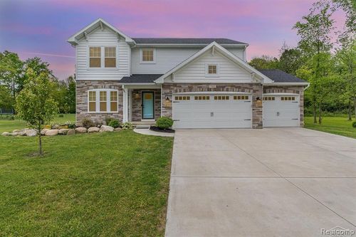 7302 Geraldine Cir, Swartz Creek, MI, 48473-7647 | Card Image