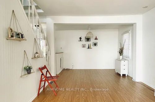 59 Muskoka Ave, Oshawa, ON, L1J1A1 | Card Image