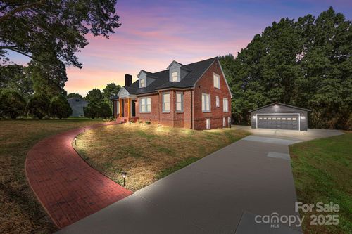 1017 4th St, Spencer, NC, 28159-1627 | Card Image