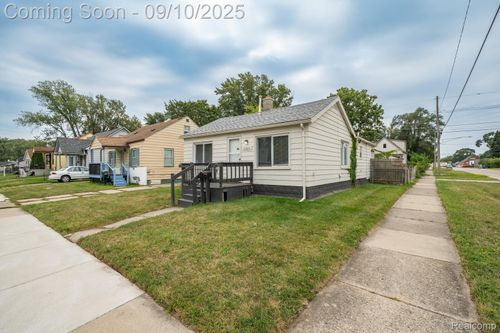 11004 Republic Ave, Warren, MI, 48089-1717 | Card Image