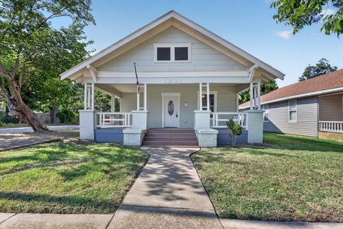 1201 W Arlington Ave, Fort Worth, TX, 76110-1910 | Card Image