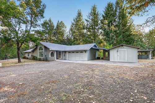 111 Sherwood Ln, Grants Pass, OR, 97527-9526 | Card Image
