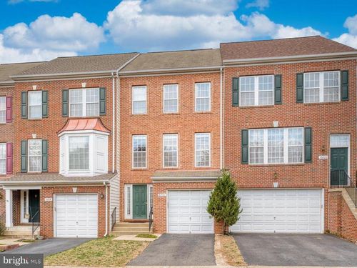6002 Saint Hubert Ln, CENTREVILLE, VA, 20121-3033 | Card Image