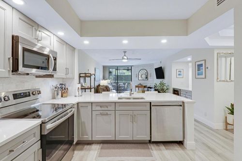 112 Bay Colony Dr N, Juno Beach, FL, 33408-2104 | Card Image