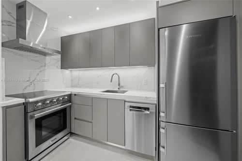 apt-904-999 Brickell Bay Dr, Miami, FL, 33131-2930 | Card Image