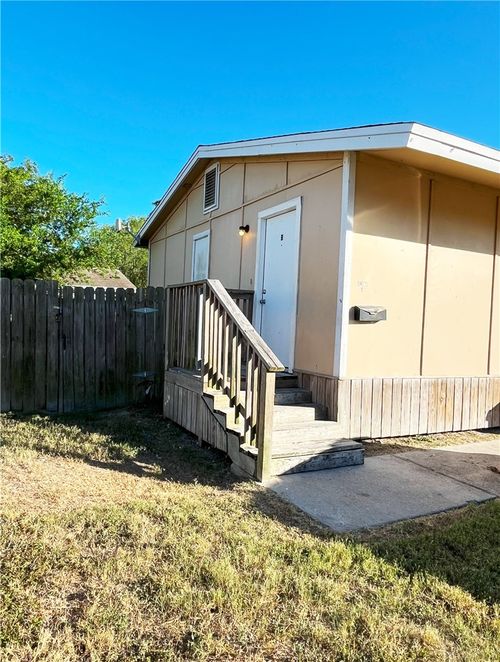 b-1802 16th St, Corpus Christi, TX, 78404-3012 | Card Image