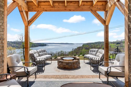 501 River Trace Dr, Dover, TN, 37058-5550 | Card Image