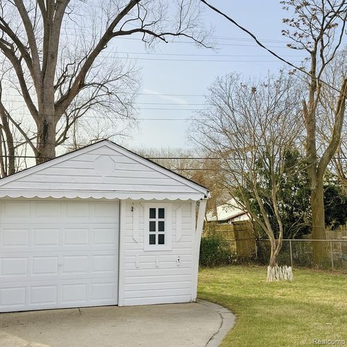 8719 Canyon St, Detroit, MI, 48236-2054 | Card Image