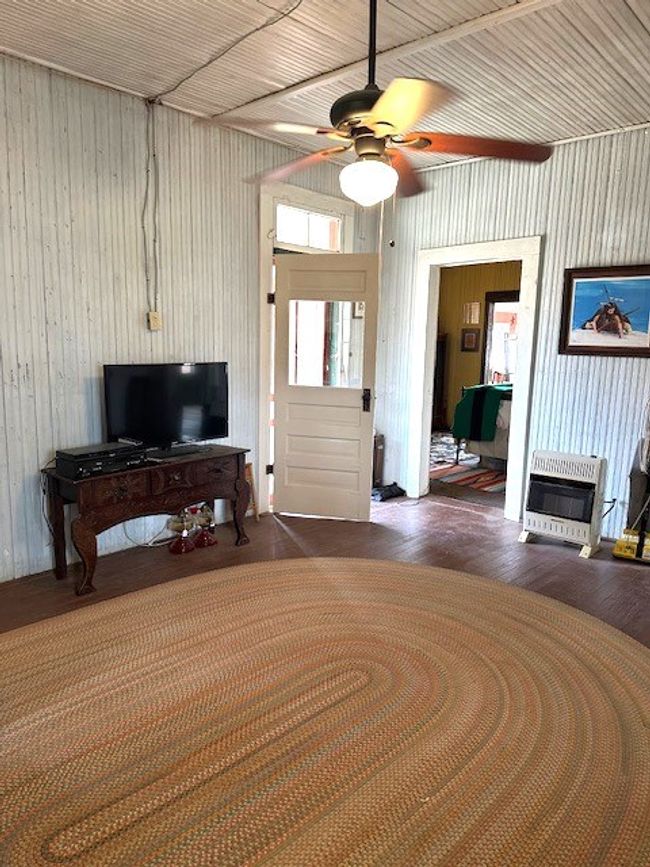 404 E Hackberry St, House other with 2 bedrooms, 1 bathrooms and null parking in Sanderson TX | Image 16