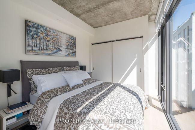 1012 - 111 Bathurst St, Condo with 2 bedrooms, 2 bathrooms and null parking in Toronto ON | Image 16