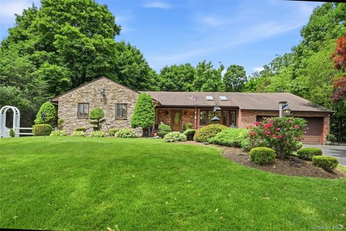 3 Partridge Ln, Huntington, NY, 11743-3927 | Card Image