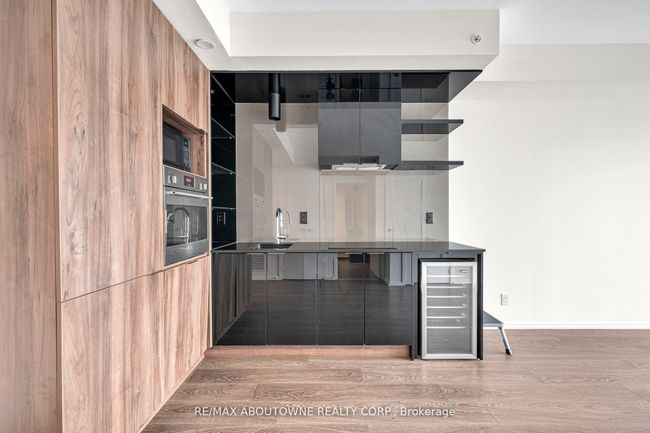 5210 - 70 Temperance St, Condo with 1 bedrooms, 1 bathrooms and null parking in Toronto ON | Image 5