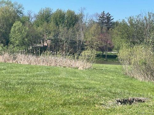 8308 Misty Mdws, Grand Blanc, MI, 48439-7427 | Card Image