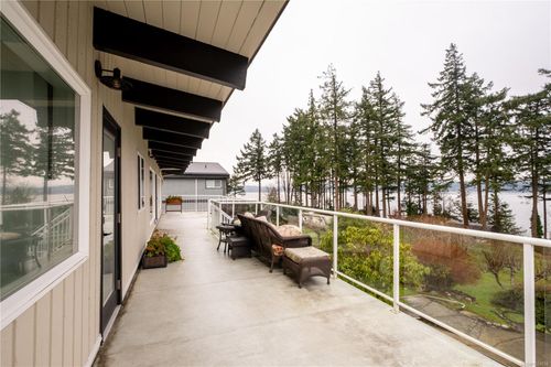 241 Carnegie St, Campbell River, BC, V9W2J4 | Card Image