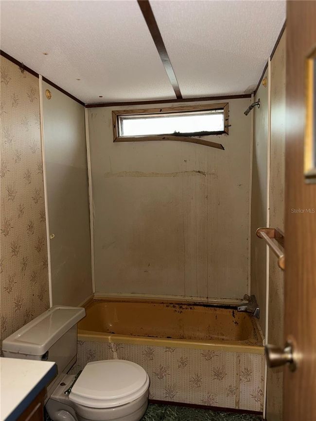 13461 Ne 15 Th Ter, House other with 3 bedrooms, 2 bathrooms and null parking in Trenton FL | Image 12