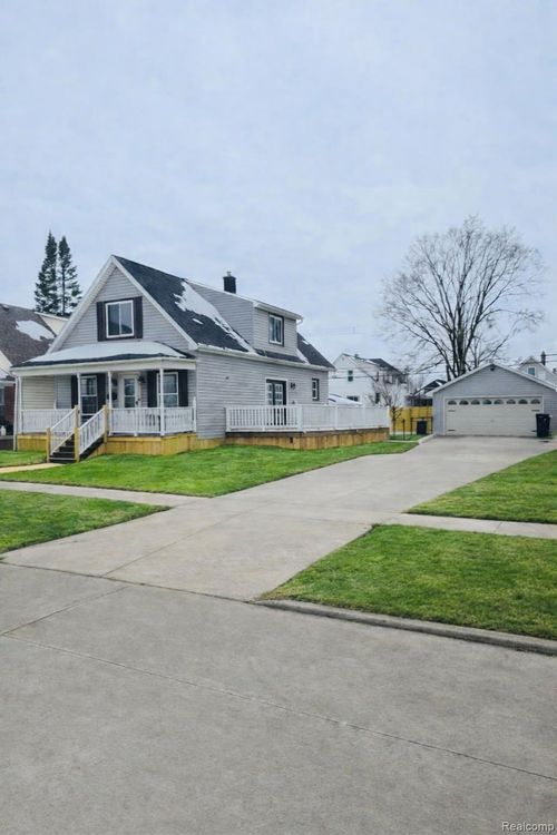 3366 11th St, Wyandotte, MI, 48192-5617 | Card Image