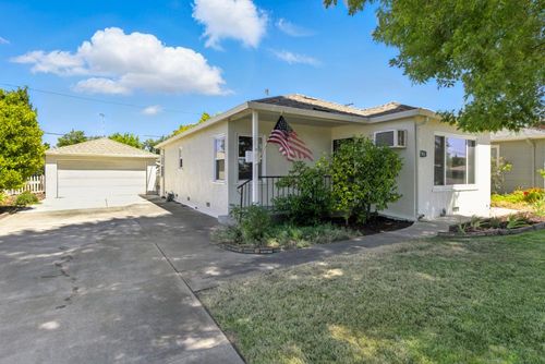 704 S Hutchins St, Lodi, CA, 95240-4642 | Card Image