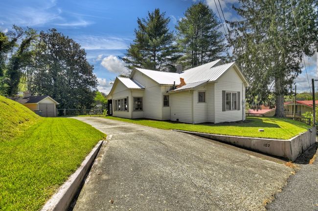 102 Riverview St, Home with 3 bedrooms, 2 bathrooms and null parking in Copperhill TN | Image 7