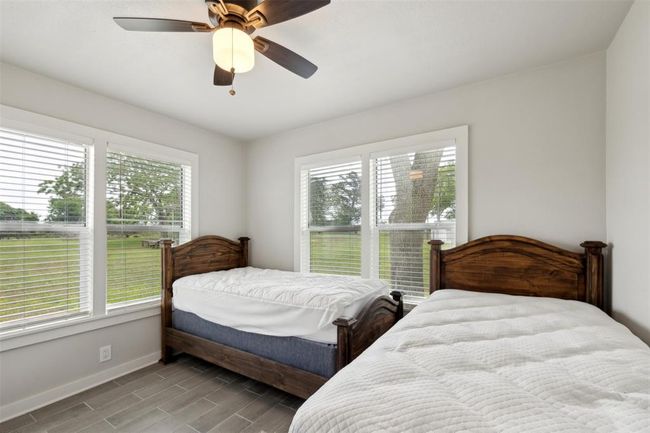 5530 Us Highway 90 A W, House other with 4 bedrooms, 2 bathrooms and 2 parking in Shiner TX | Image 25