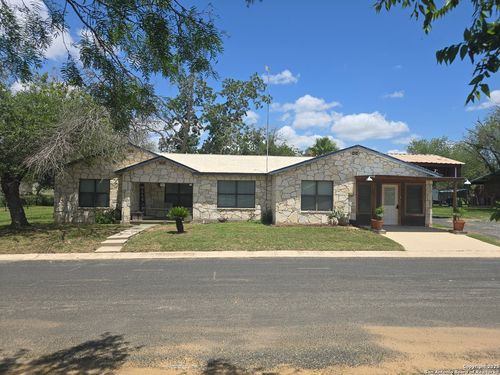 501 Green St, Poth, TX, 78147-0798 | Card Image