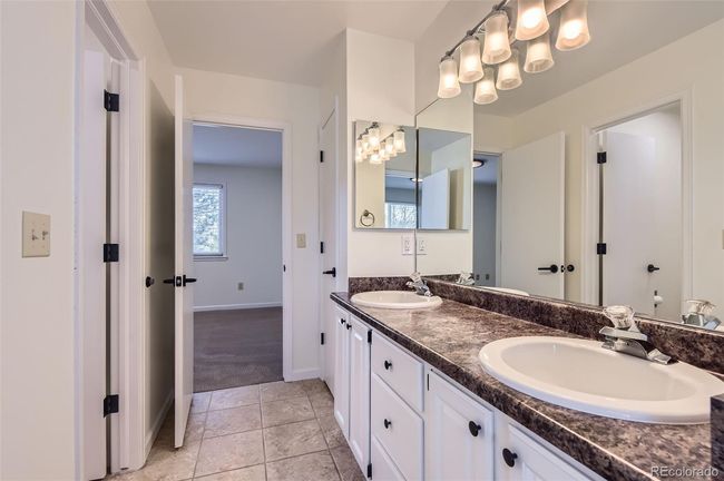 9173 Sugarstone Cir, House other with 3 bedrooms, 4 bathrooms and 3 parking in Highlands Ranch CO | Image 18
