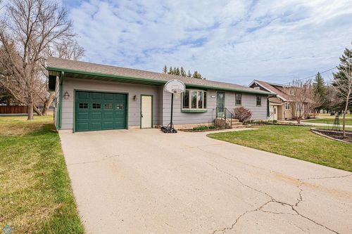 207 Jackson Ave E, Lisbon, ND, 58054-4817 | Card Image