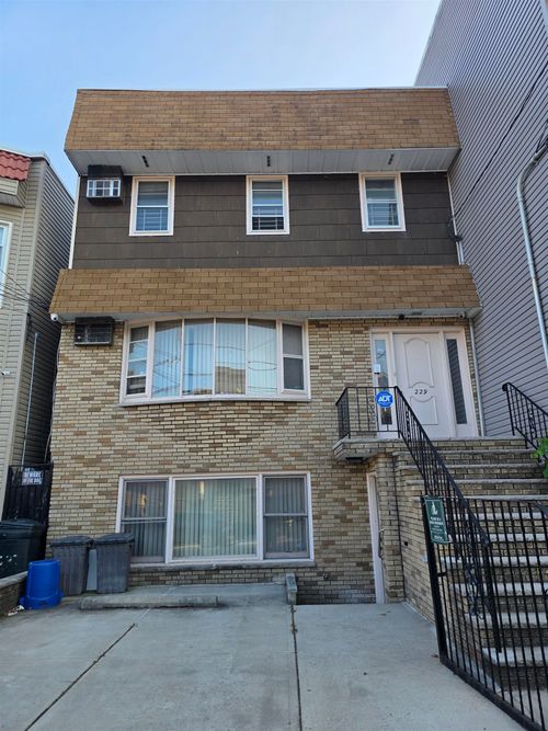 2-229 Griffith St, Jersey City, NJ, 07307-3607 | Card Image