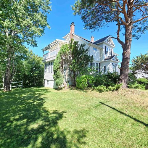142 Shandwick St, Sydney, NS, B1P4V6 | Card Image