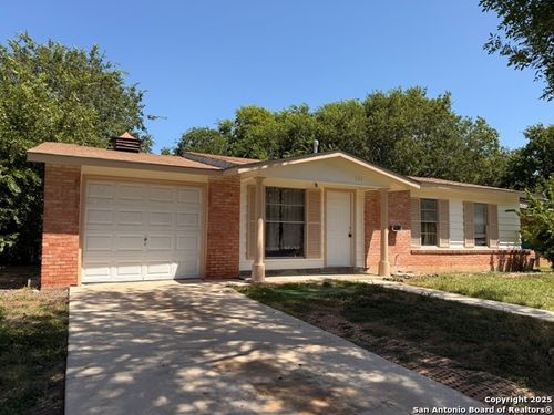 221 Park Ln, Universal City, TX, 78148-4122 | Card Image