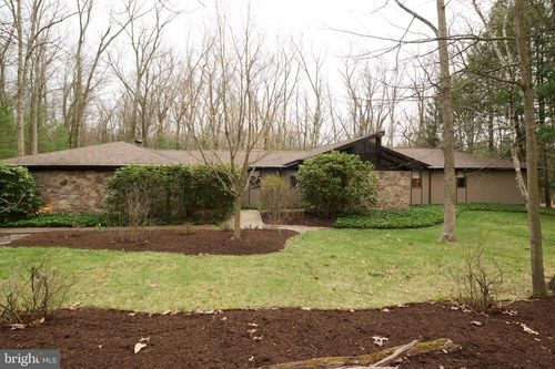 576 E Shadow Ln, STATE COLLEGE, PA, 16803-1227 | Card Image